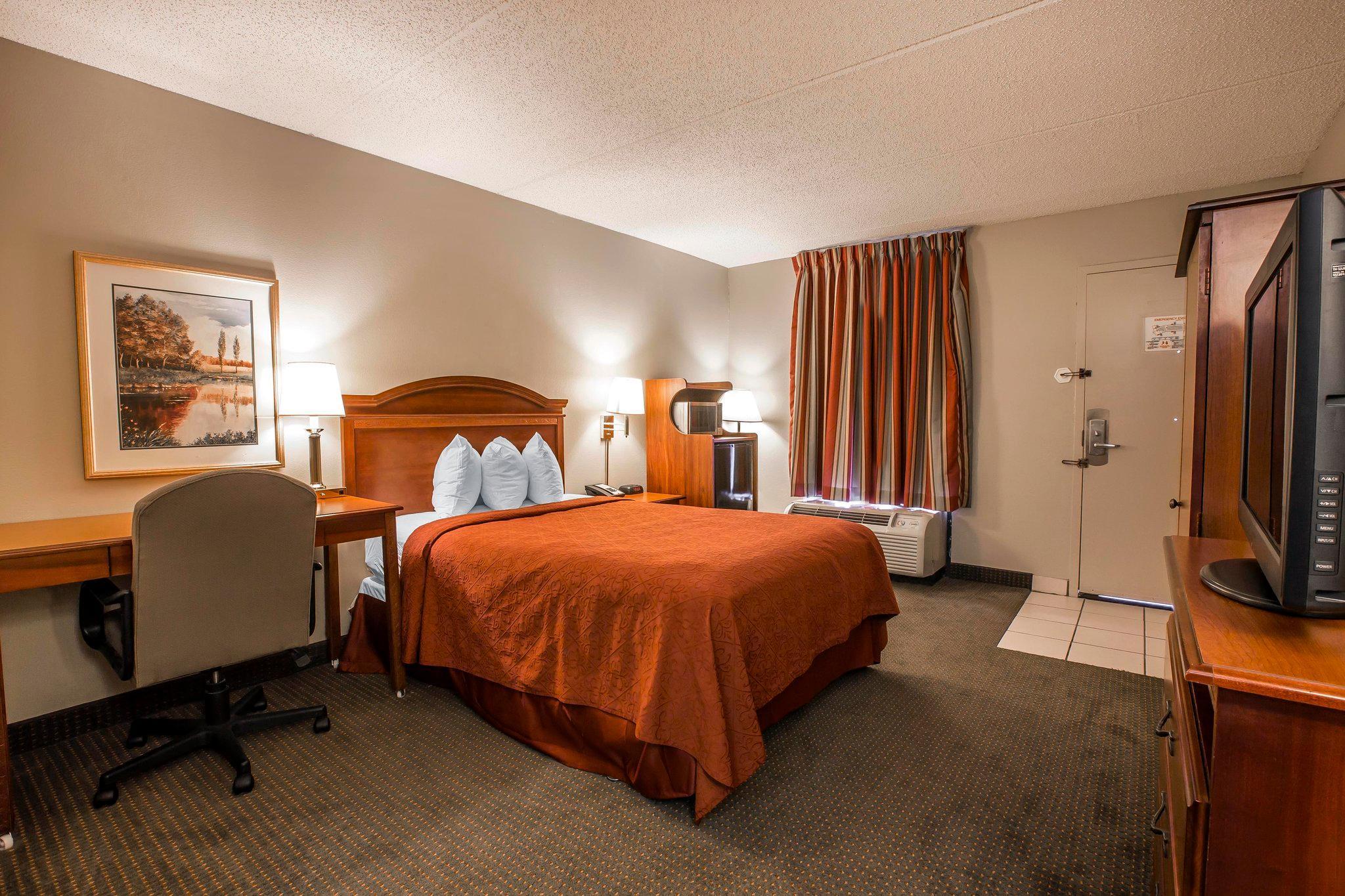 Inn Quality Airport - Southeast Irondale