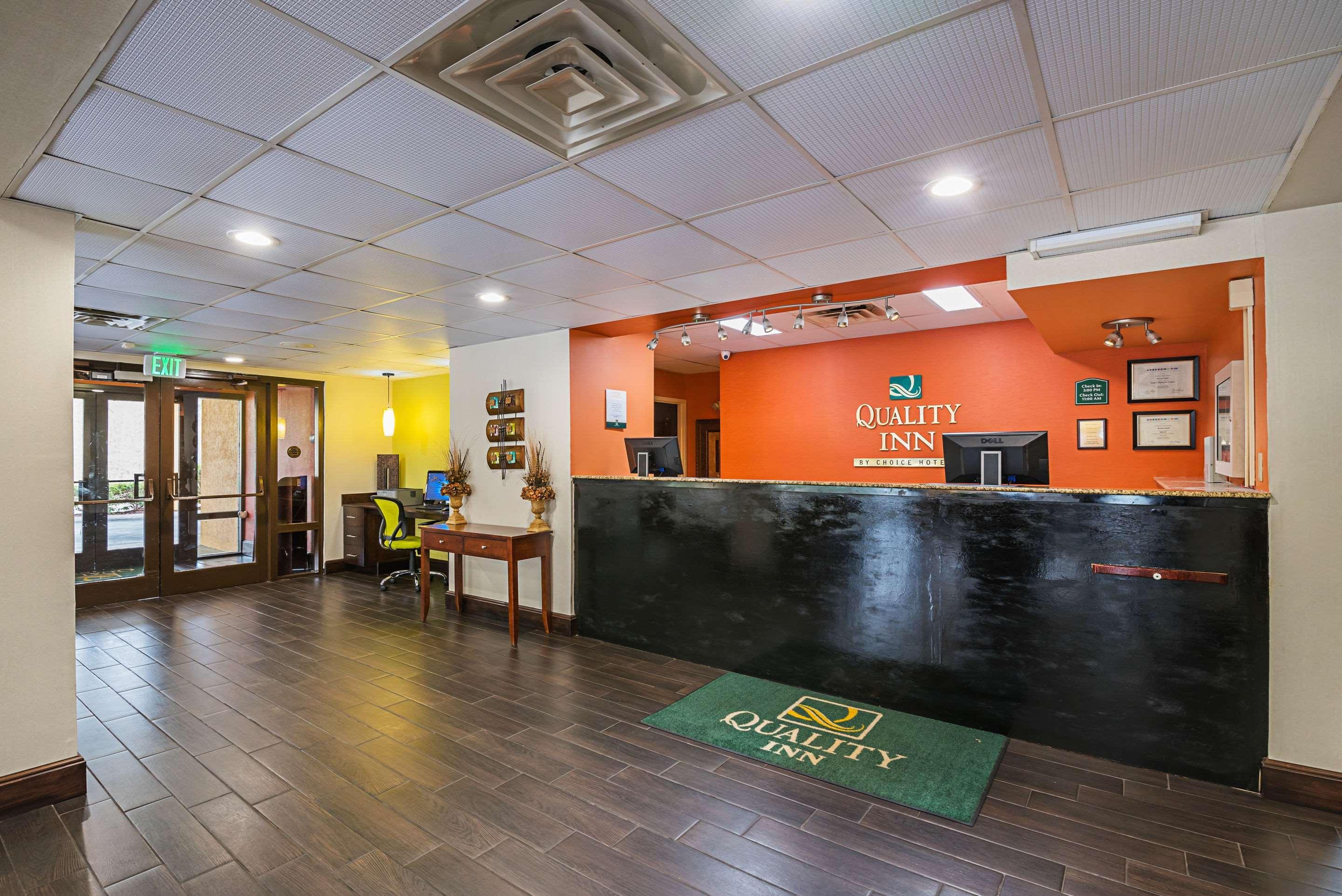 Inn Quality Airport - Southeast 2*