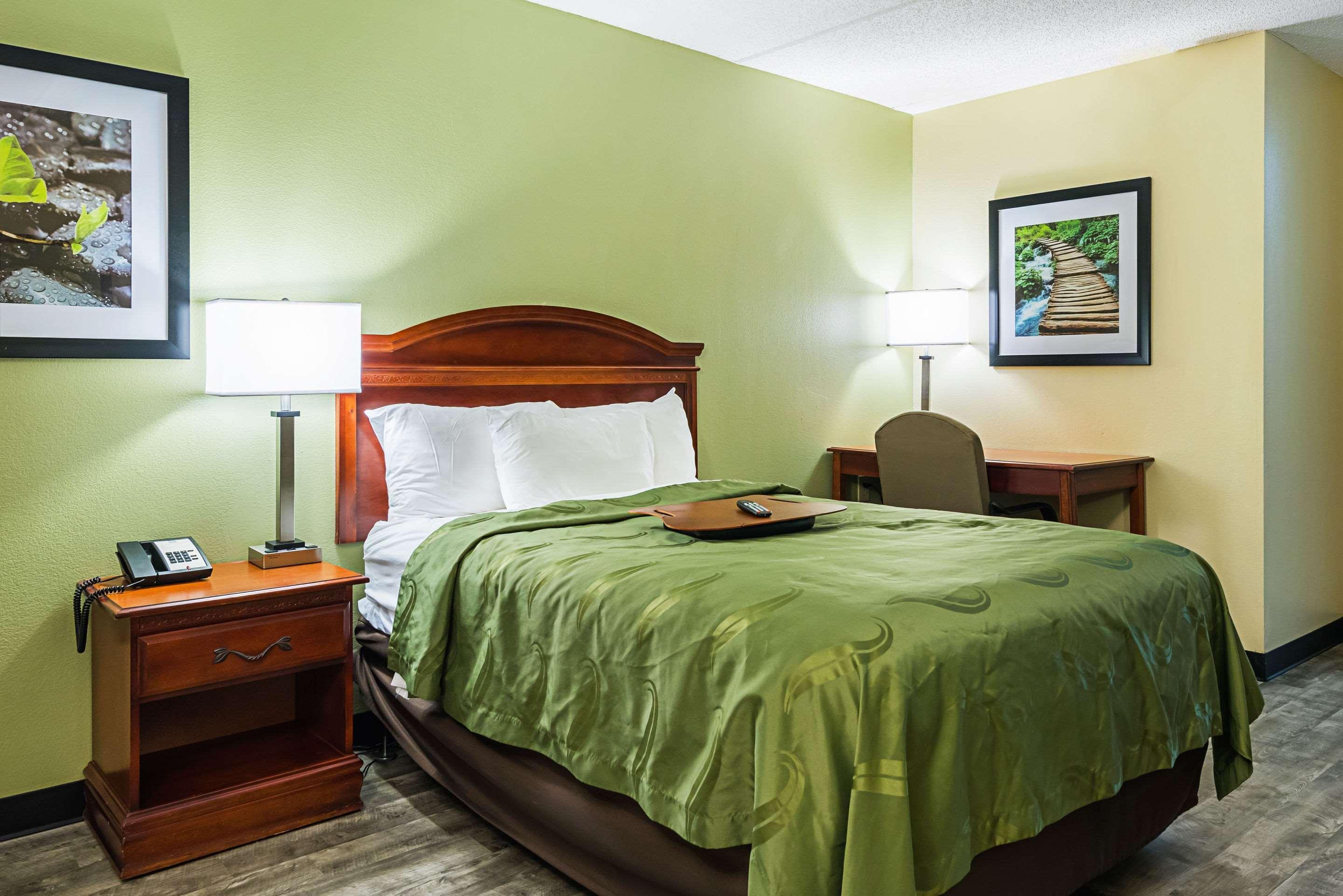 Inn Quality Airport - Southeast 2*