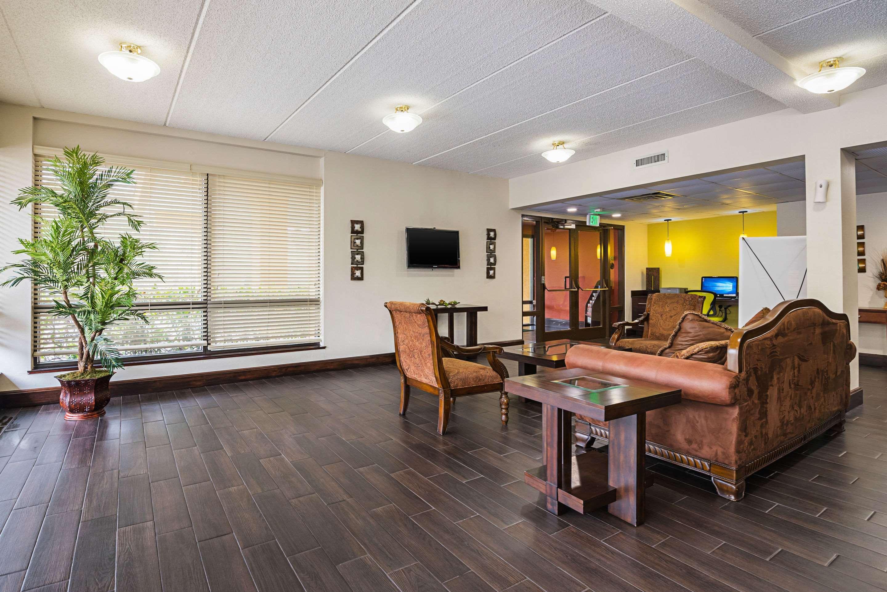 Inn Quality Airport - Southeast Irondale