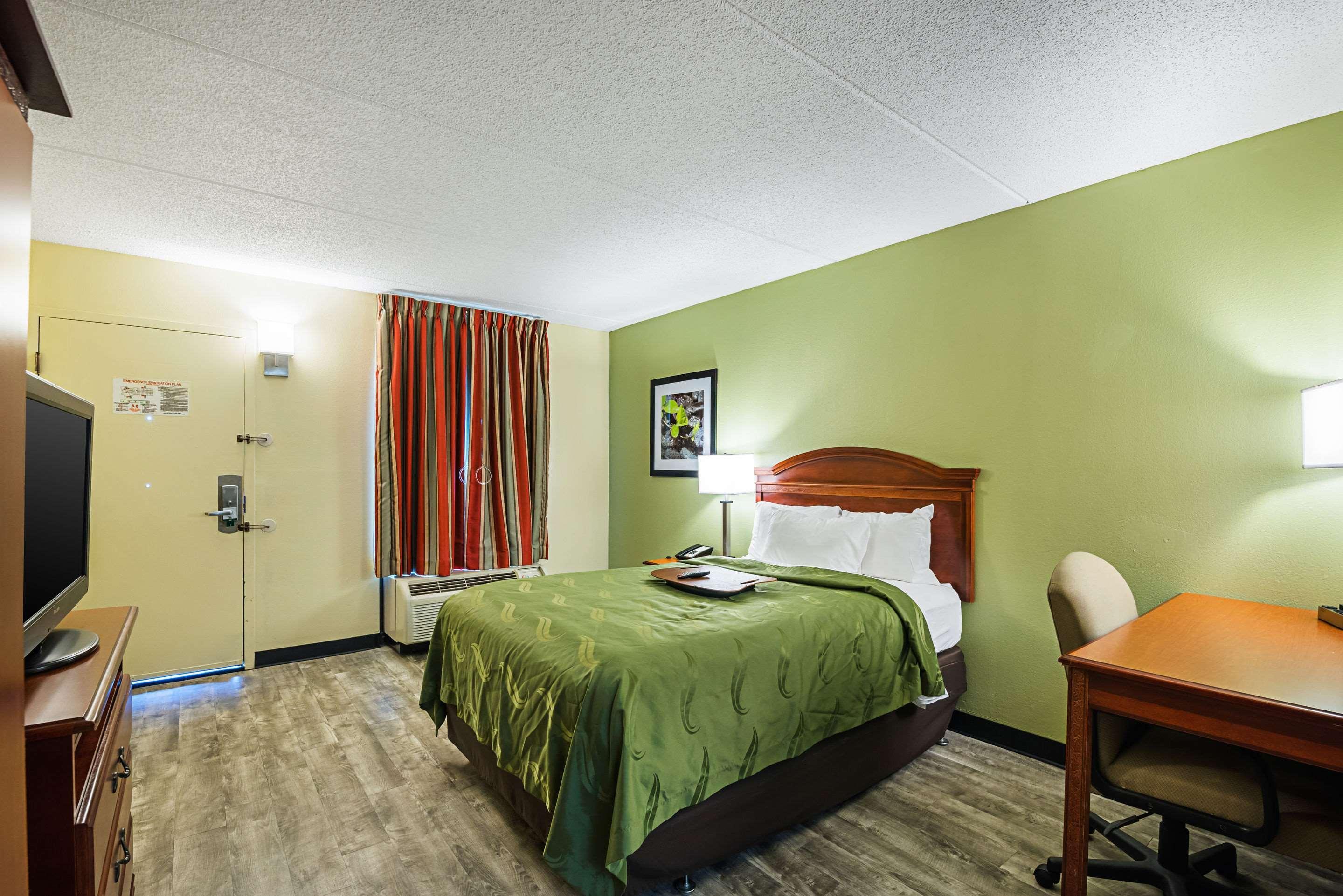Inn Quality Airport - Southeast 2*